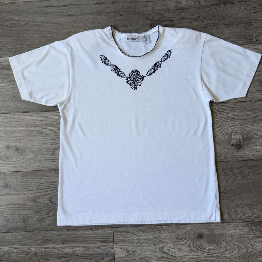 Vintage That's Me!‎ White with Navy Floral Embroidered Top - Size Medium